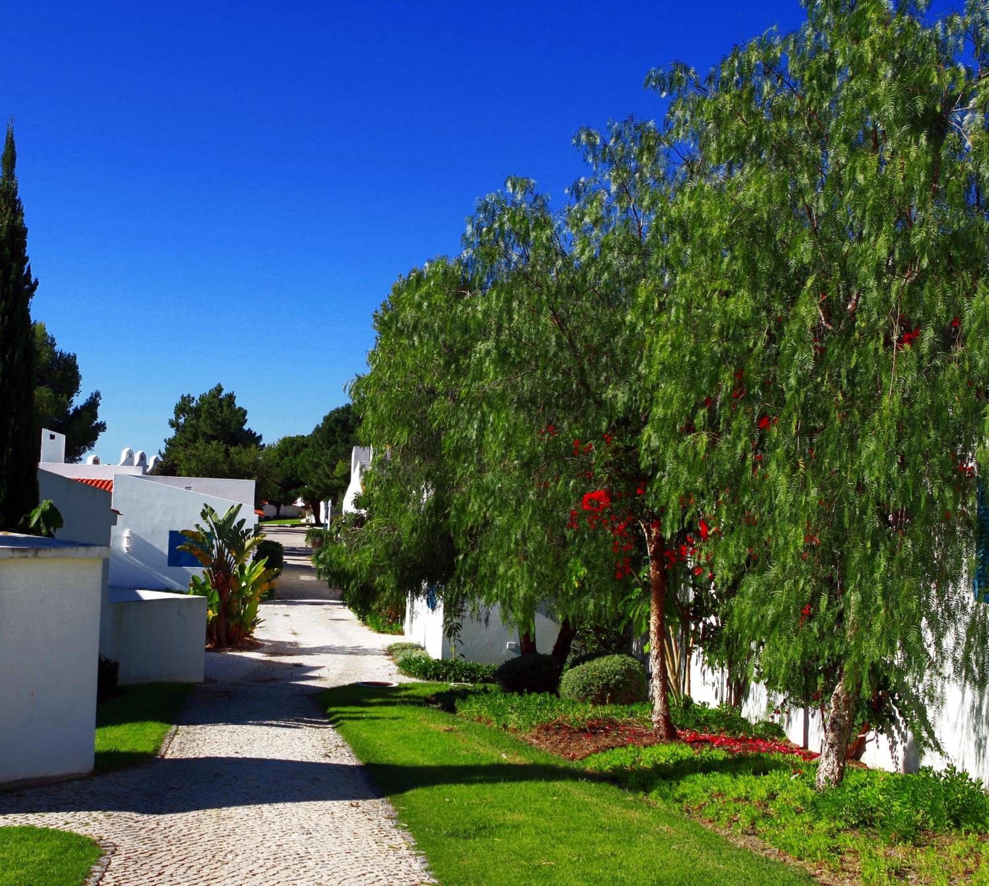 Aldeamento Turistico Da Prainha Hotel Alvor Exterior photo